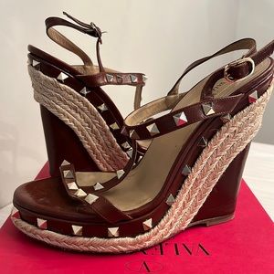 Valentino studded brown leather and raffia wedge sandal. Size 38.5 (euro)